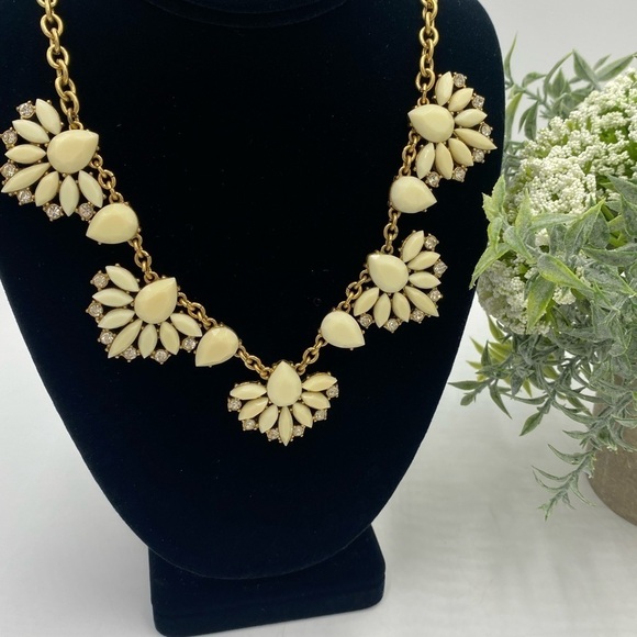 J. Crew women’s Gold Tone Off White Floral Resin Stone Statement Necklace - Picture 2 of 8